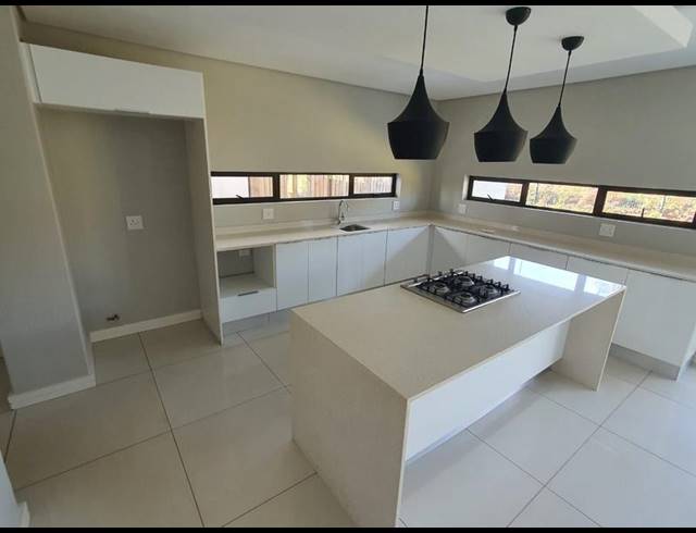 5 BEDROOM TOWNHOUSE FOR SALE IN IZINGA